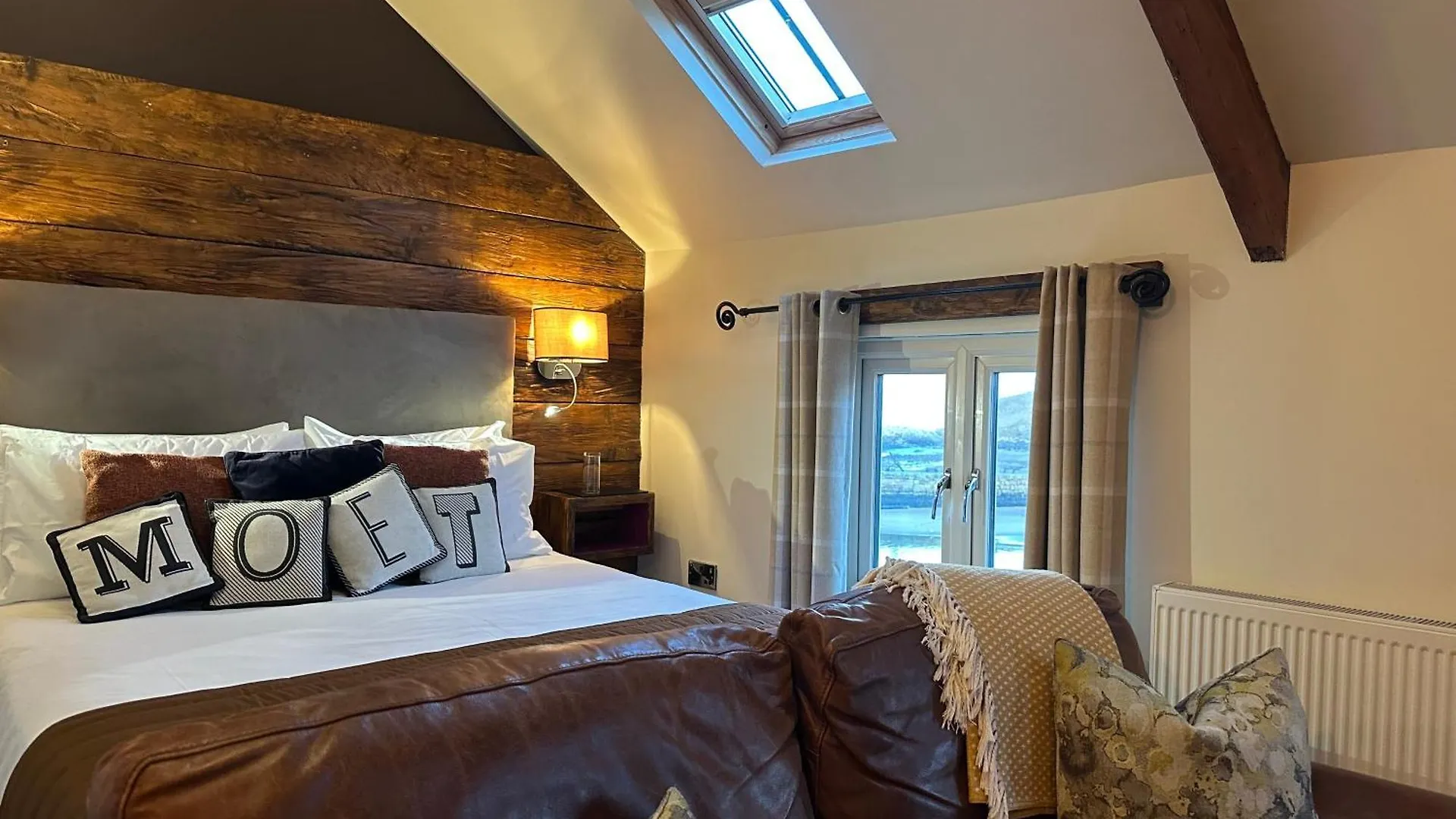 Harrys Lounge Bed and Breakfast Whitby