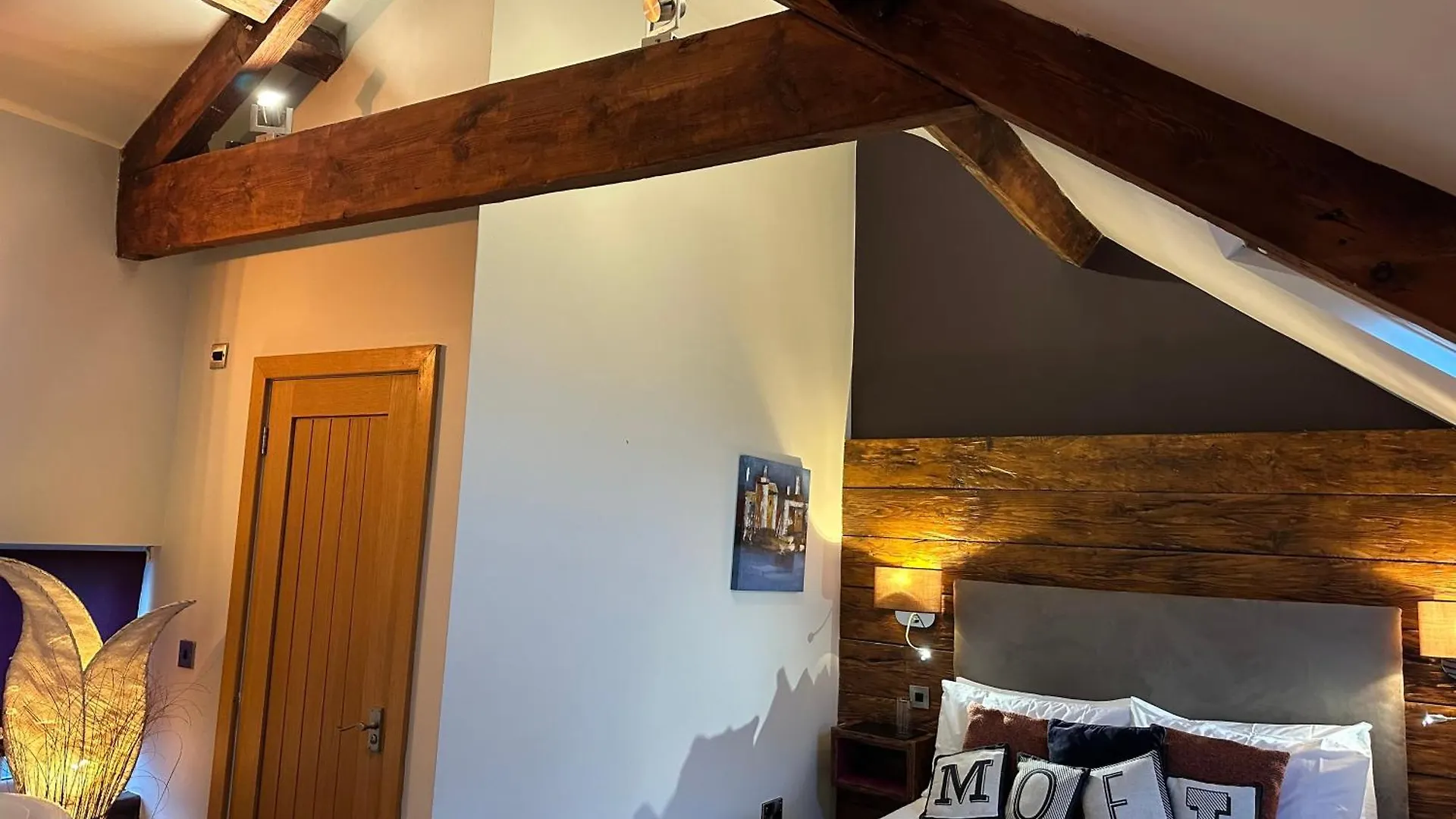 Harrys Lounge Bed and Breakfast Whitby Bed & Breakfast